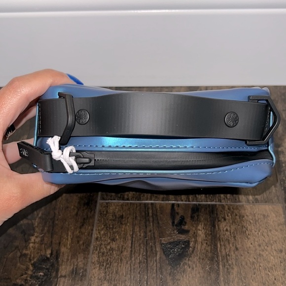 NEW Rains Micro Box Bag - Laser - Picture 3 of 9